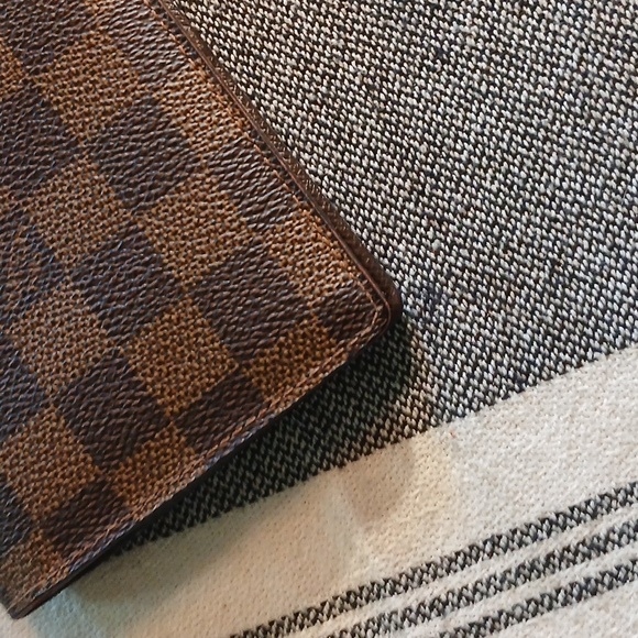 Authentic Louis Vuitton Damier Porte Feiulle Brazza - Picture 8 of 16